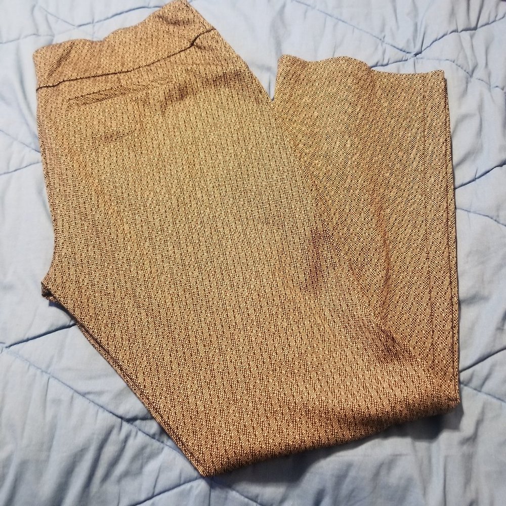 7th Avenue by NY & Co. Black and White Size L